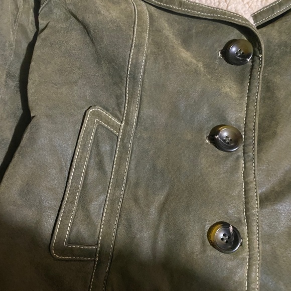 Gorgeous Sherpa Style Leather Jacket - Picture 4 of 11